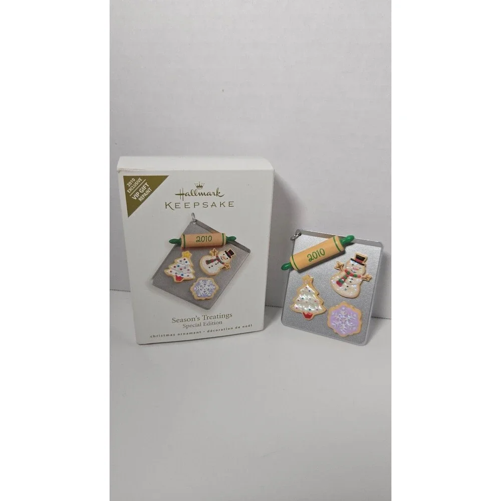 Hallmark 2010 Season's Treatings Ornament